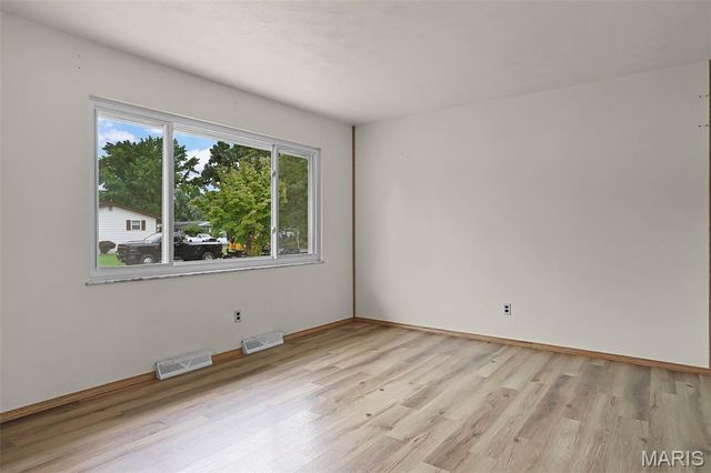 1865 Violet Drive, Florissant, MO 63031