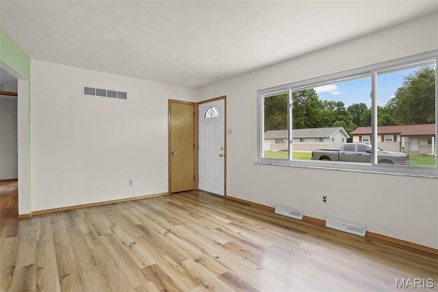 1865 Violet Drive, Florissant, MO 63031