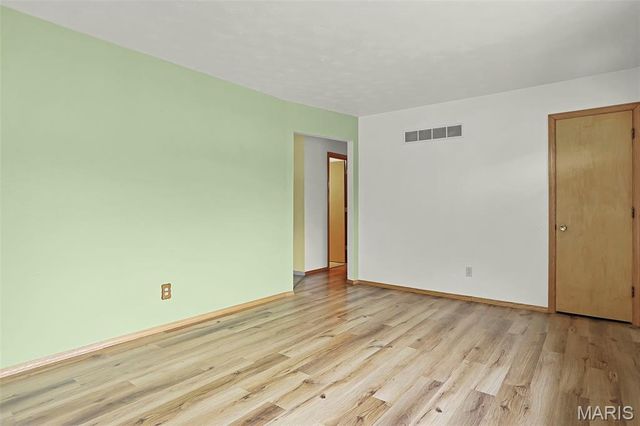 1865 Violet Drive, Florissant, MO 63031