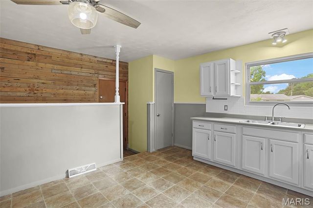 1865 Violet Drive, Florissant, MO 63031
