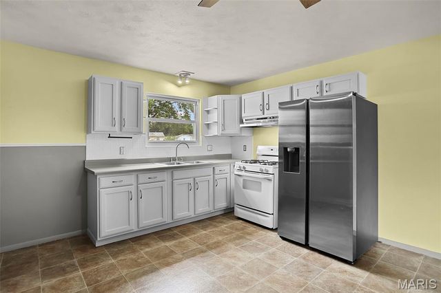 1865 Violet Drive, Florissant, MO 63031