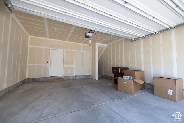 158 S BUSHNELL WAY, Clearfield, UT 84015