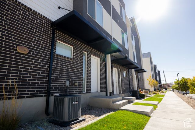 158 S BUSHNELL WAY, Clearfield, UT 84015