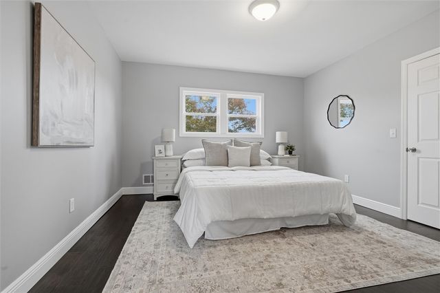 164 W Larkspur St, Munhall, PA 15120