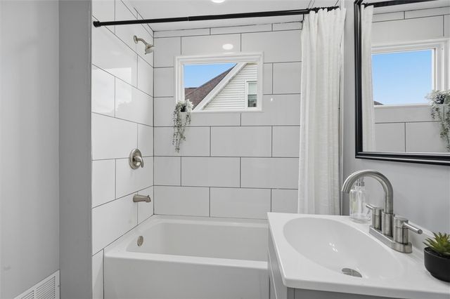 164 W Larkspur St, Munhall, PA 15120