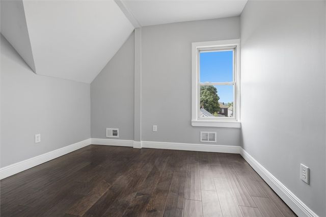 164 W Larkspur St, Munhall, PA 15120