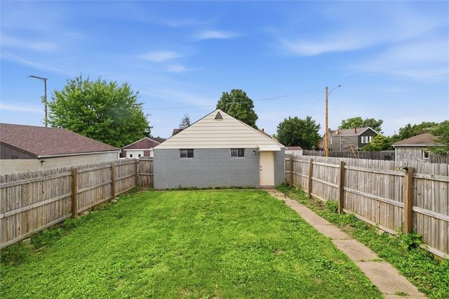 164 W Larkspur St, Munhall, PA 15120