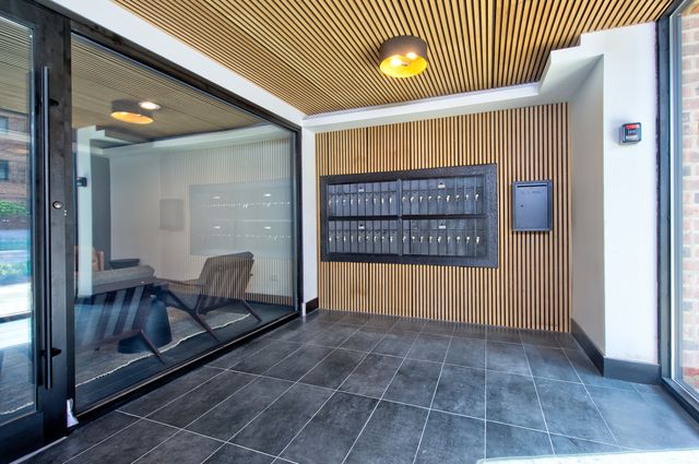 9396 Landings Lane 202, Des Plaines, IL 60016