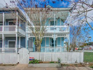 3304 Avenue Q, Galveston, TX 77550