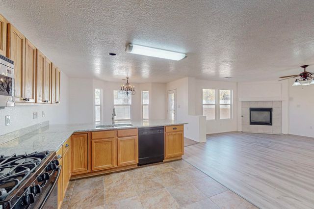 1112 Telstar Loop NW, Albuquerque, NM 87121