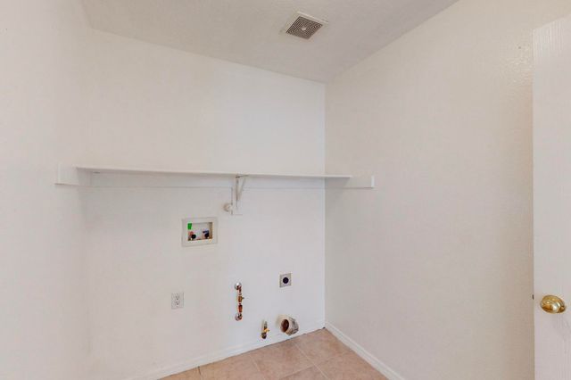1112 Telstar Loop NW, Albuquerque, NM 87121