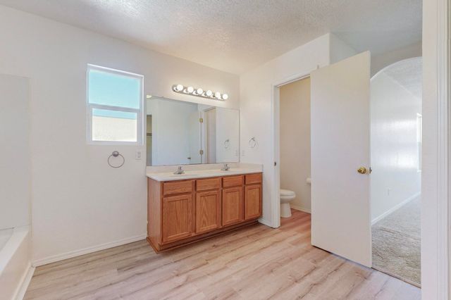 1112 Telstar Loop NW, Albuquerque, NM 87121