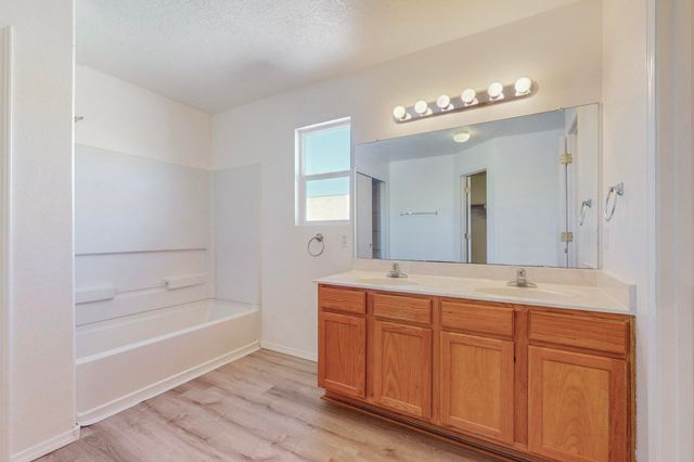 1112 Telstar Loop NW, Albuquerque, NM 87121