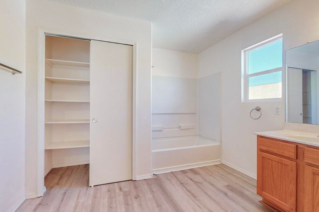 1112 Telstar Loop NW, Albuquerque, NM 87121