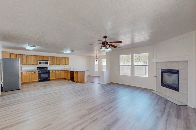 1112 Telstar Loop NW, Albuquerque, NM 87121