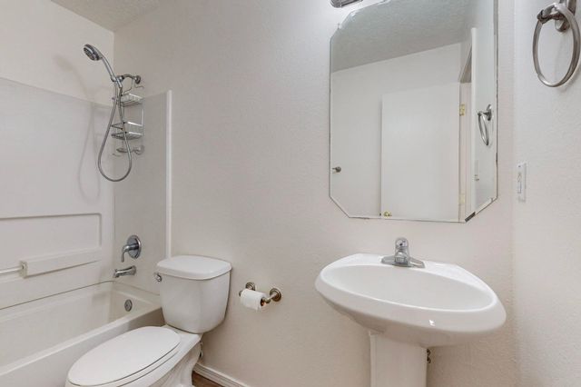 1112 Telstar Loop NW, Albuquerque, NM 87121