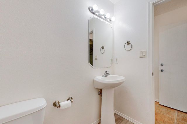 1112 Telstar Loop NW, Albuquerque, NM 87121