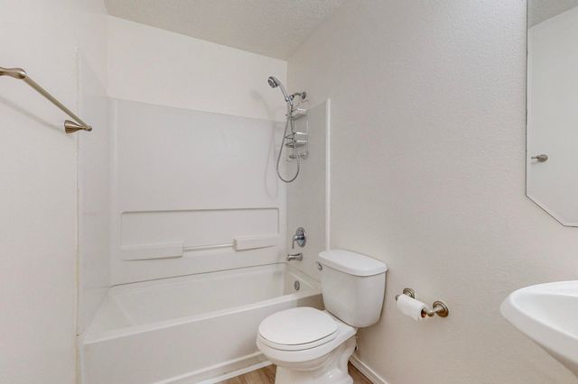 1112 Telstar Loop NW, Albuquerque, NM 87121