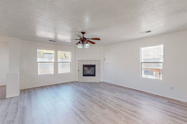 1112 Telstar Loop NW, Albuquerque, NM 87121