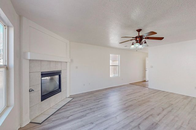 1112 Telstar Loop NW, Albuquerque, NM 87121