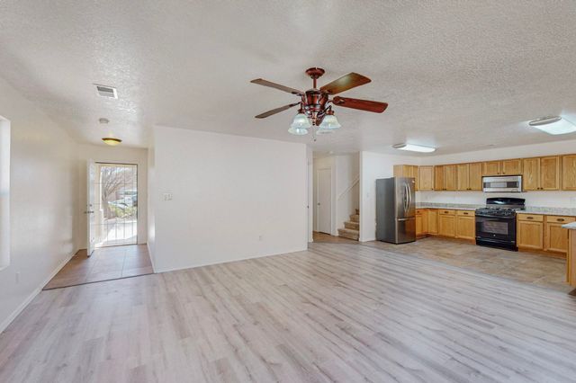 1112 Telstar Loop NW, Albuquerque, NM 87121