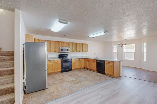 1112 Telstar Loop NW, Albuquerque, NM 87121
