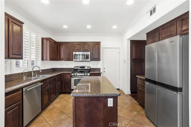 279 W Sparkleberry, Orange, CA 92865