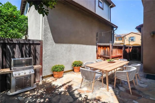 279 W Sparkleberry, Orange, CA 92865