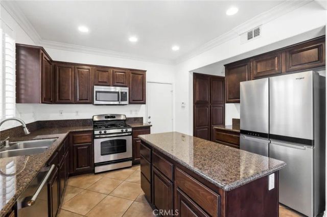 279 W Sparkleberry, Orange, CA 92865