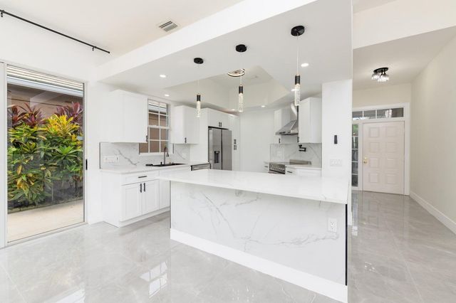 249 NW Bentley Circle, Port St. Lucie, Port St Lucie, FL 34986