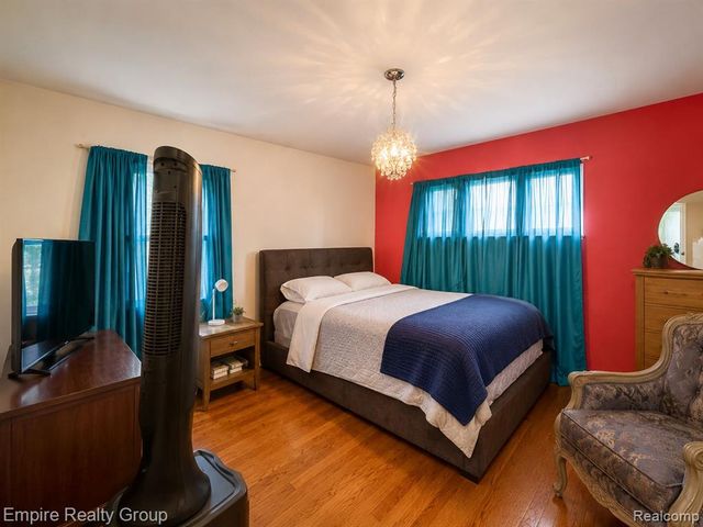 17300 Buckingham Avenue, Beverly Hills, MI 48025