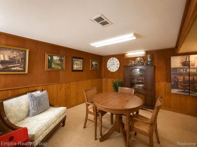 17300 Buckingham Avenue, Beverly Hills, MI 48025