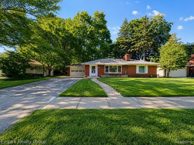 17300 Buckingham Avenue, Beverly Hills, MI 48025