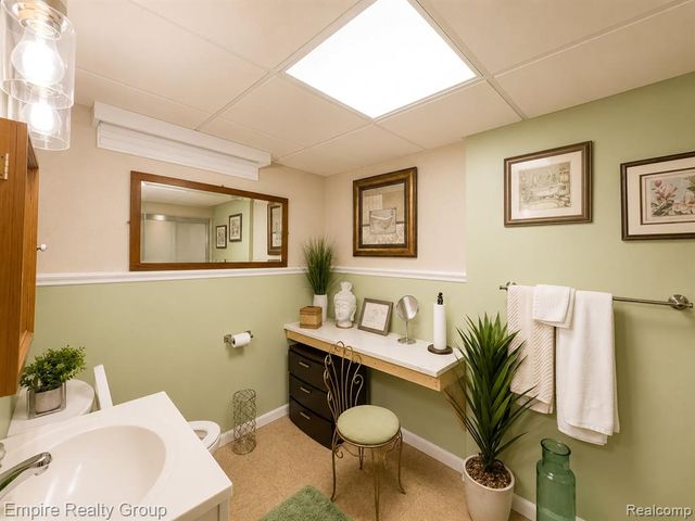 17300 Buckingham Avenue, Beverly Hills, MI 48025