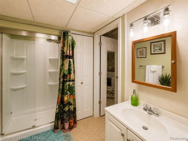 17300 Buckingham Avenue, Beverly Hills, MI 48025