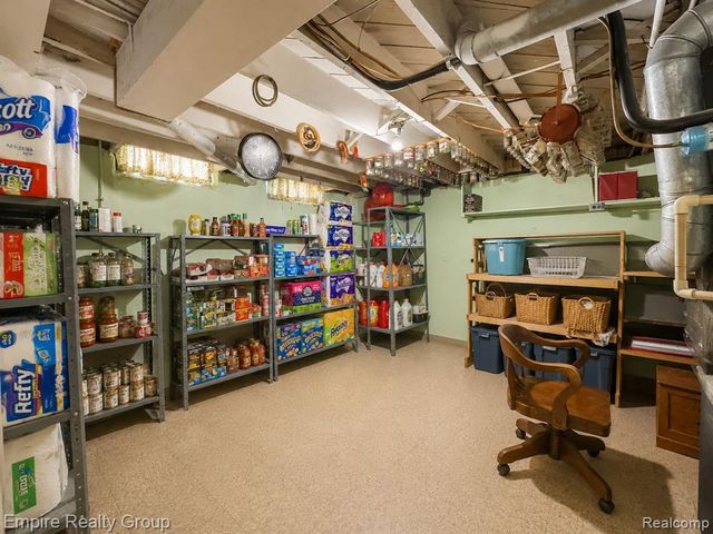 17300 Buckingham Avenue, Beverly Hills, MI 48025