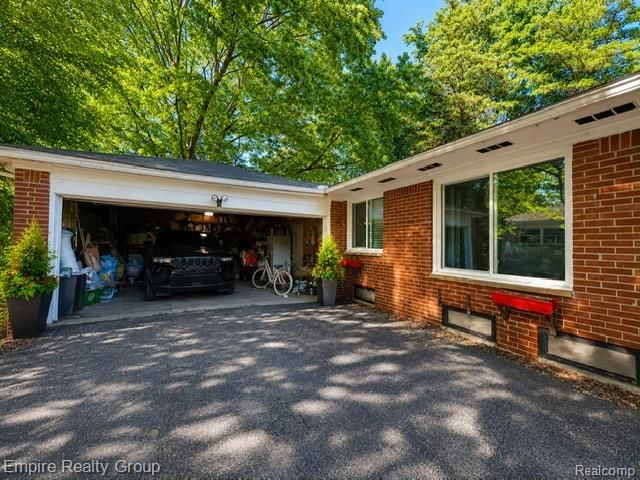 17300 Buckingham Avenue, Beverly Hills, MI 48025