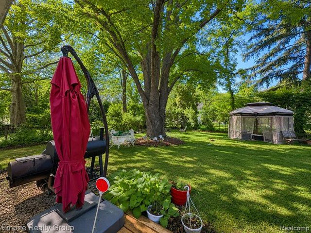 17300 Buckingham Avenue, Beverly Hills, MI 48025