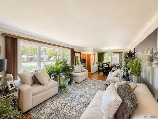 17300 Buckingham Avenue, Beverly Hills, MI 48025