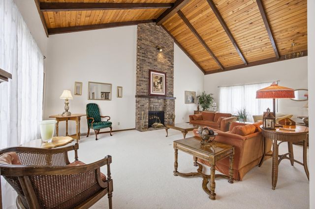 171 N Woodcrest Drive N, Fargo, ND 58102