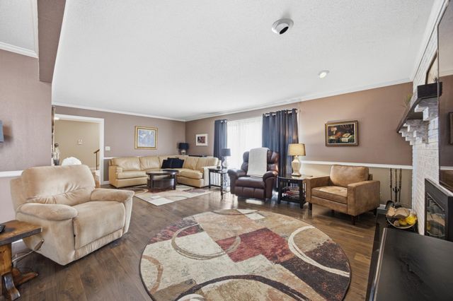 171 N Woodcrest Drive N, Fargo, ND 58102