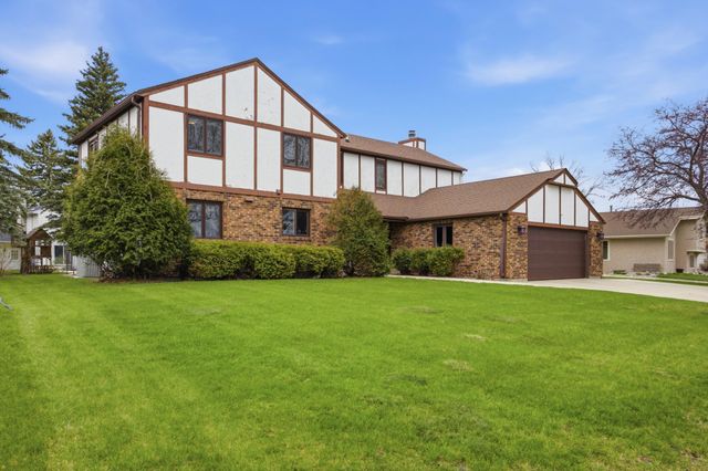 171 N Woodcrest Drive N, Fargo, ND 58102