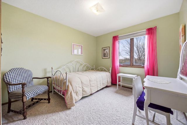 171 N Woodcrest Drive N, Fargo, ND 58102
