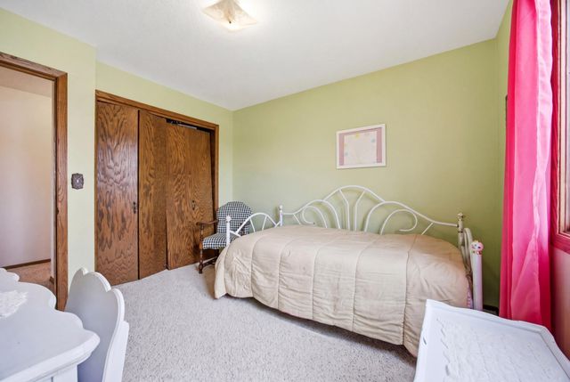 171 N Woodcrest Drive N, Fargo, ND 58102