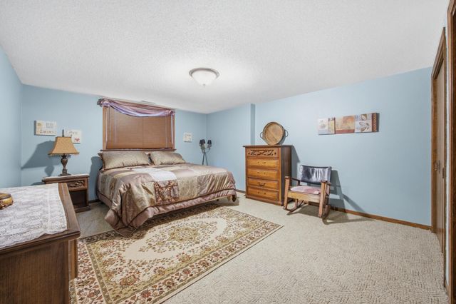 171 N Woodcrest Drive N, Fargo, ND 58102