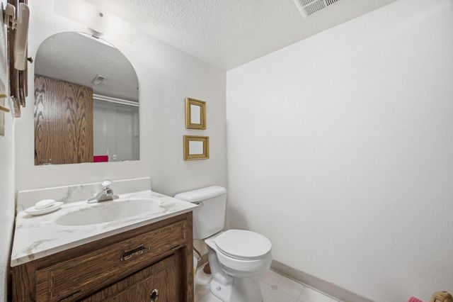 171 N Woodcrest Drive N, Fargo, ND 58102