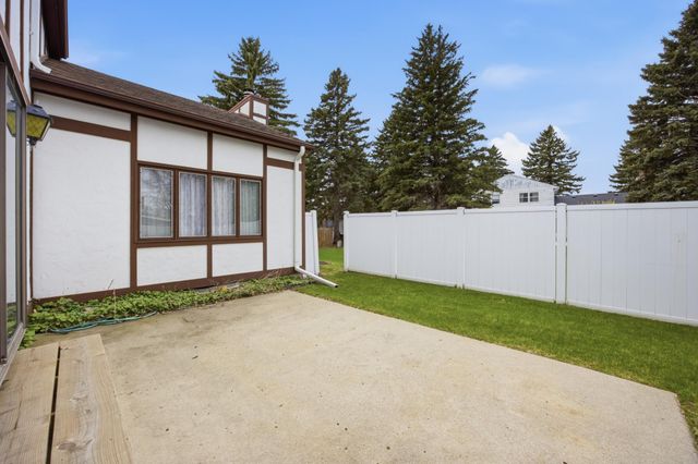 171 N Woodcrest Drive N, Fargo, ND 58102