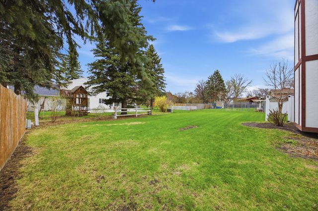 171 N Woodcrest Drive N, Fargo, ND 58102