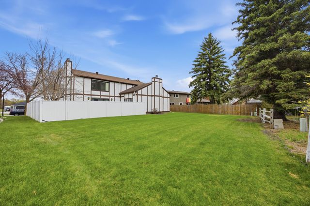 171 N Woodcrest Drive N, Fargo, ND 58102