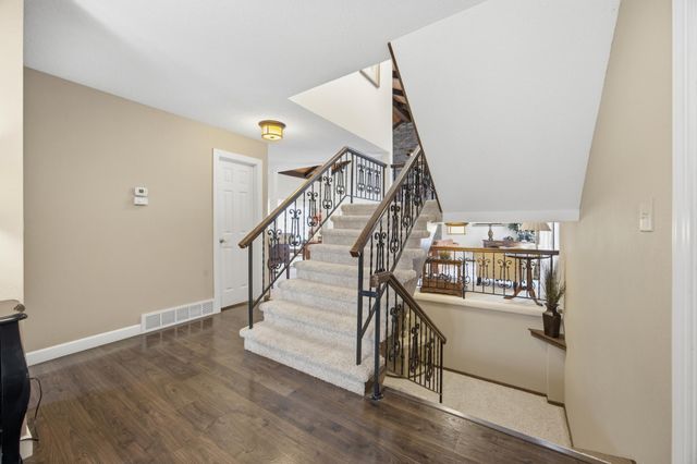 171 N Woodcrest Drive N, Fargo, ND 58102